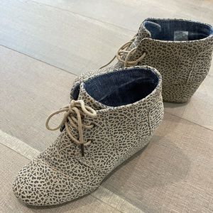 Women’s size 9 cheetah print bootie